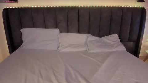 sophie_smith19 online show from December 19, 2:53 pm