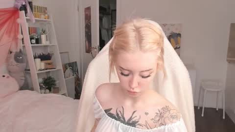 Sophie  online show from February 17, 3:58 am