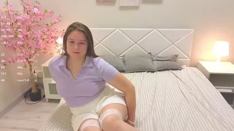 Snapshot of sophieee_lee chatting on December 6, 11:00 am Sophie online show from December 6, 11:00 am