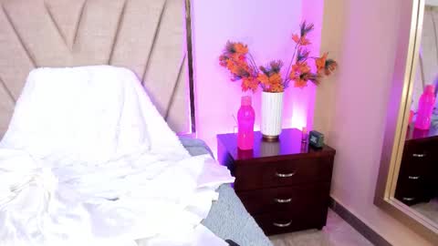 Sophie Johns online show from November 7, 7:19 pm