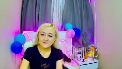 sophiekittyy online show from October 2, 6:29 am