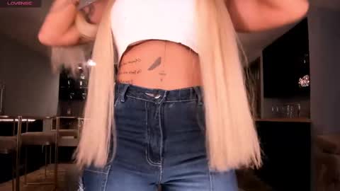 Sophie  Palmer online show from March 11, 1:34 pm