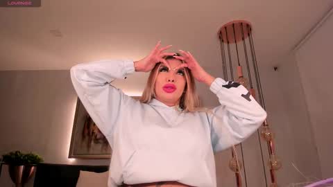 Sophie  Palmer online show from February 26, 11:20 am