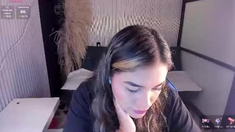 sophiewatson_ online show from June 22, 2:03 pm