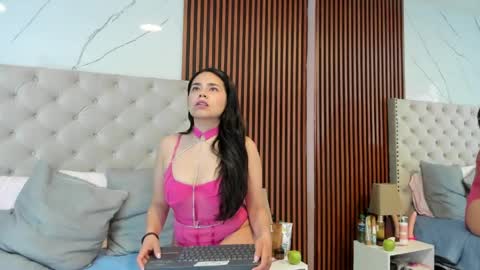 My name is Sofia online show from April 28, 11:58 am