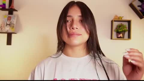 Snapshot of sophy_smilesweet chatting on September 15, 11:18 am SOPHY ROGERS online show from September 15, 11:18 am