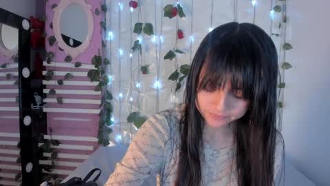 Snapshot of sophy_smilesweet chatting on February 7, 11:45 am SOPHY ROGERS online show from February 7, 11:45 am