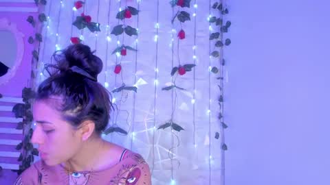 Snapshot of sophy_smilesweet chatting on December 12, 12:12 pm SOPHY ROGERS online show from December 12, 12:12 pm