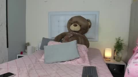 Snapshot of sopphiefox chatting on October 3, 1:22 am Sofia online show from October 3, 1:22 am