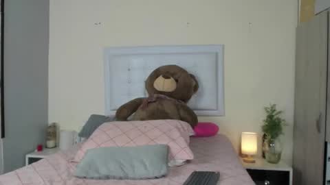Snapshot of sopphiefox chatting on October 4, 1:22 am Sofia online show from October 4, 1:22 am