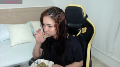 Snapshot of soy_mariana_ chatting on January 7, 2:10 am M A R I A N A online show from January 7, 2:10 am