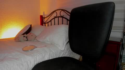 VANESSA  online show from March 19, 9:35 am