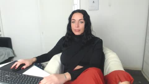 Snapshot of spicemint chatting on January 27, 5:26 pm Carla online show from January 27, 5:26 pm