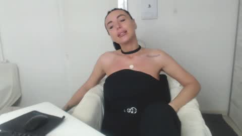 Snapshot of spicemint chatting on February 10, 2:37 pm Carla online show from February 10, 2:37 pm