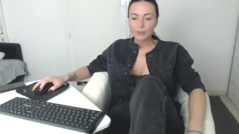 Snapshot of spicemint chatting on January 25, 4:42 pm Carla online show from January 25, 4:42 pm