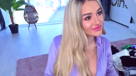 Anna online show from October 13, 11:57 am