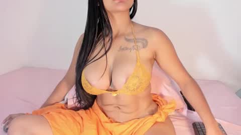 Snapshot of sshalimar_ chatting on October 6, 9:52 pm caroline massari online show from October 6, 9:52 pm