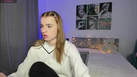 Snapshot of stacey__doll chatting on October 6, 1:11 am stacey__doll online show from October 6, 1:11 am