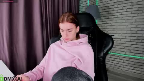 Stacey GMT5 Mo Tu We Th Fr Sa 3am -10am online show from February 16, 1:05 am