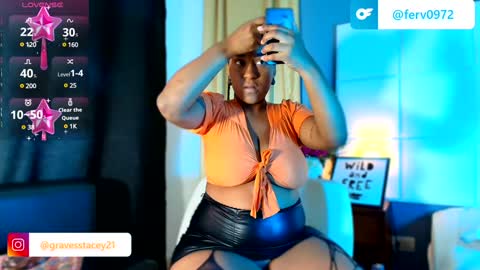 Snapshot of staceygraves_ chatting on December 11, 1:39 pm online show from December 11, 1:39 pm