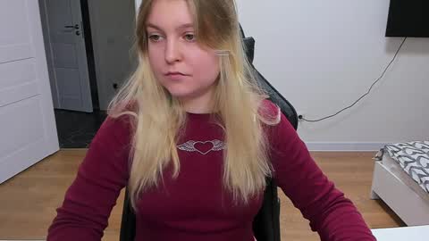 Stacy  online show from December 12, 4:10 pm