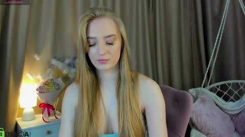 Stacy Mon Tue Wed Thu Fri Sun GMT GMT 3 1000am - 0400pm  online show from April 8, 9:33 am