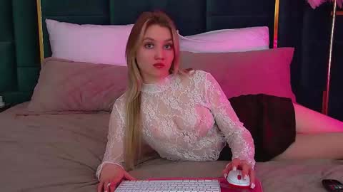 StacyEvances online show from February 6, 6:39 am