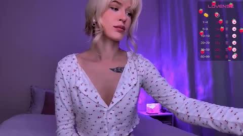 Snapshot of starlightstacey chatting on March 9, 1:35 am Stacey online show from March 9, 1:35 am