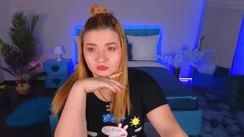 stasynickols online show from October 12, 5:04 pm