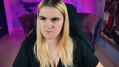 stef_nicks online show from October 12, 10:50 am