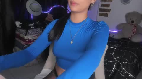 Im MiaIts my first day here  online show from February 17, 12:54 am