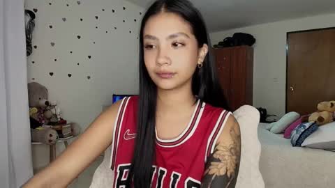 Im MiaIts my first day here  online show from February 5, 1:52 am