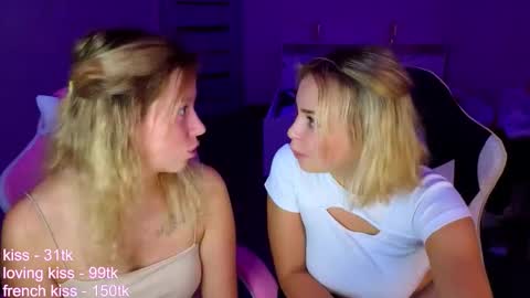 Snapshot of stefany_and_bettany chatting on September 28, 4:23 pm Stefany and Bettany online show from September 28, 4:23 pm