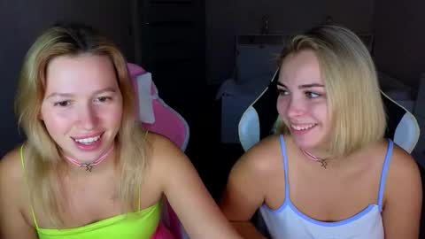 Snapshot of stefany_and_bettany chatting on September 25, 3:55 pm Stefany and Bettany online show from September 25, 3:55 pm