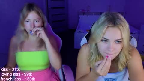 Snapshot of stefany_and_bettany chatting on September 10, 5:13 pm Stefany and Bettany online show from September 10, 5:13 pm