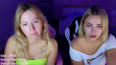 Snapshot of stefany_and_bettany chatting on September 27, 4:14 pm Stefany and Bettany online show from September 27, 4:14 pm