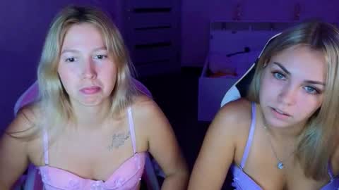 Snapshot of stefany_and_bettany chatting on September 12, 5:31 pm Stefany and Bettany online show from September 12, 5:31 pm