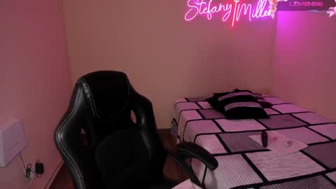 stefany online show from February 5, 7:07 am