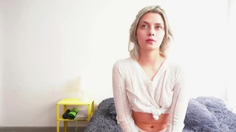 Stef online show from April 10, 7:42 pm