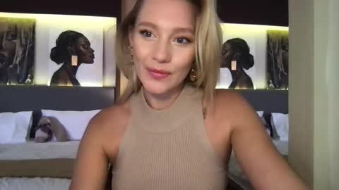 Stella online show from October 28, 2:06 am