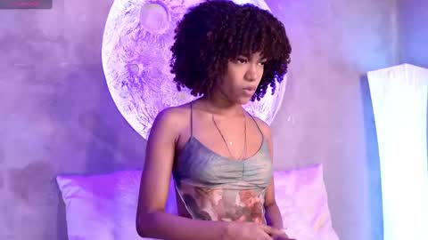 Snapshot of stellaciel_ chatting on October 16, 12:35 am S T E L L A online show from October 16, 12:35 am