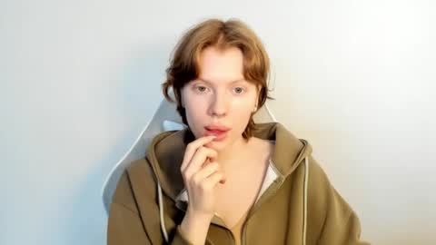 S T E L L A online show from February 3, 7:57 am