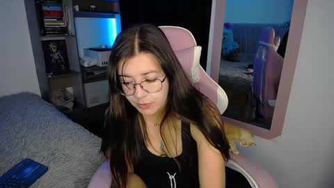 Snapshot of stepha_sweet chatting on March 11, 2:32 am Emma online show from March 11, 2:32 am