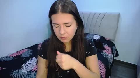 Snapshot of stepha_sweet chatting on December 30, 1:37 am Emma online show from December 30, 1:37 am