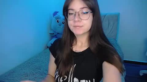 Snapshot of stepha_sweet chatting on February 25, 12:14 am Emma online show from February 25, 12:14 am