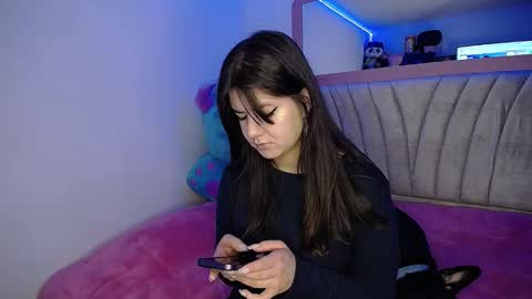 Snapshot of stepha_sweet chatting on February 5, 2:29 am Emma online show from February 5, 2:29 am