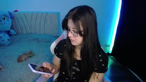 Snapshot of stepha_sweet chatting on March 5, 2:46 am Emma online show from March 5, 2:46 am