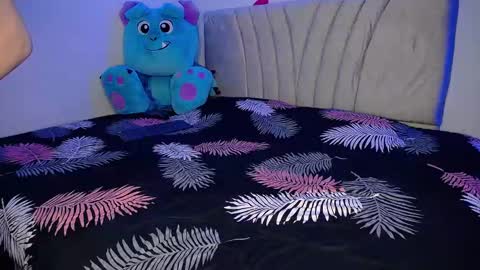 Snapshot of stepha_sweet chatting on February 8, 11:13 pm Emma online show from February 8, 11:13 pm