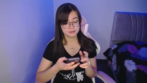 Snapshot of stepha_sweet chatting on February 20, 3:01 am Emma online show from February 20, 3:01 am
