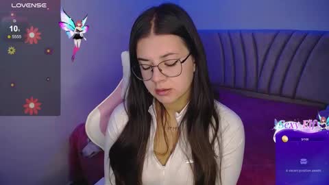 Snapshot of stepha_sweet chatting on December 3, 4:35 am Emma online show from December 3, 4:35 am